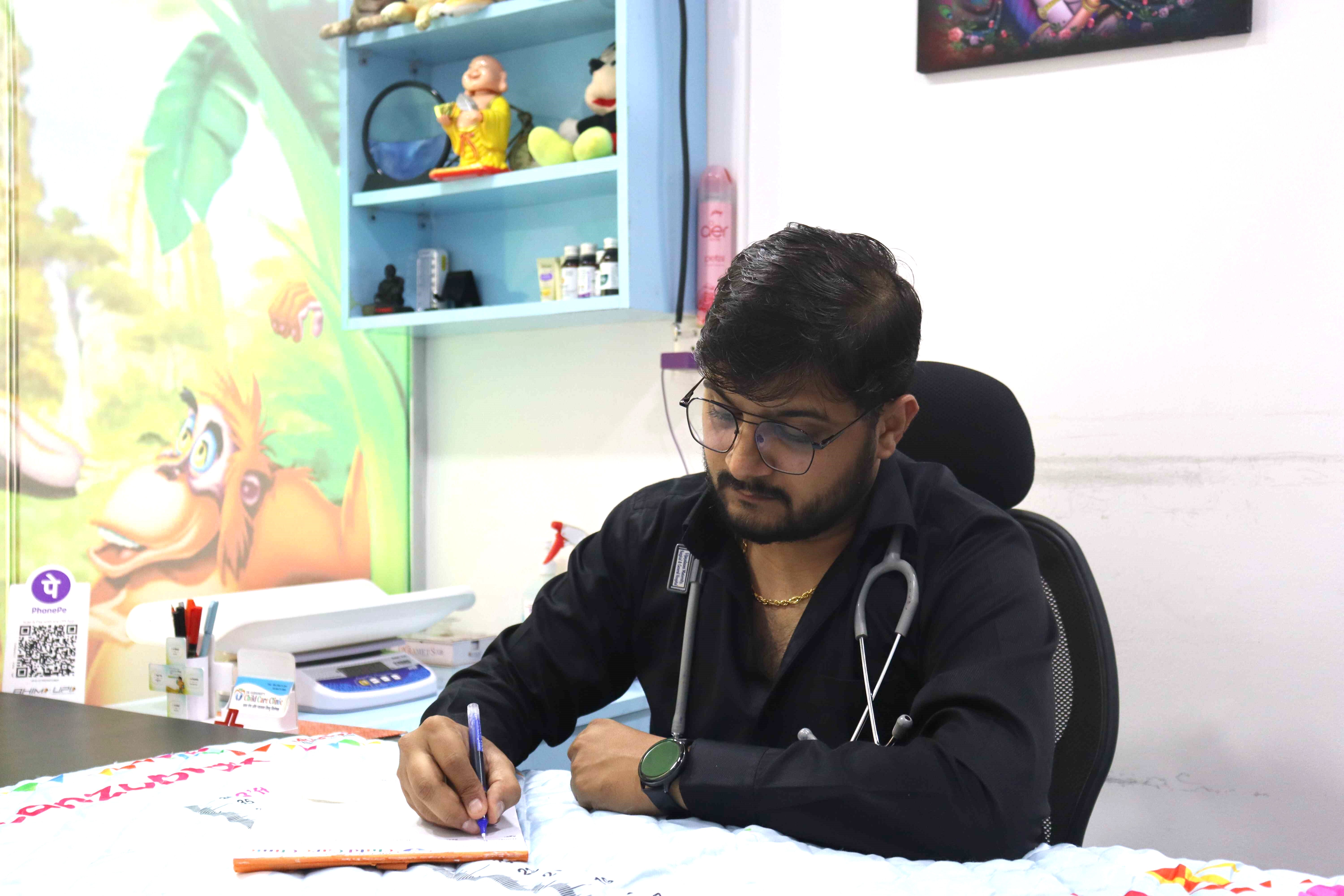 Dr Swapnil Karnawat